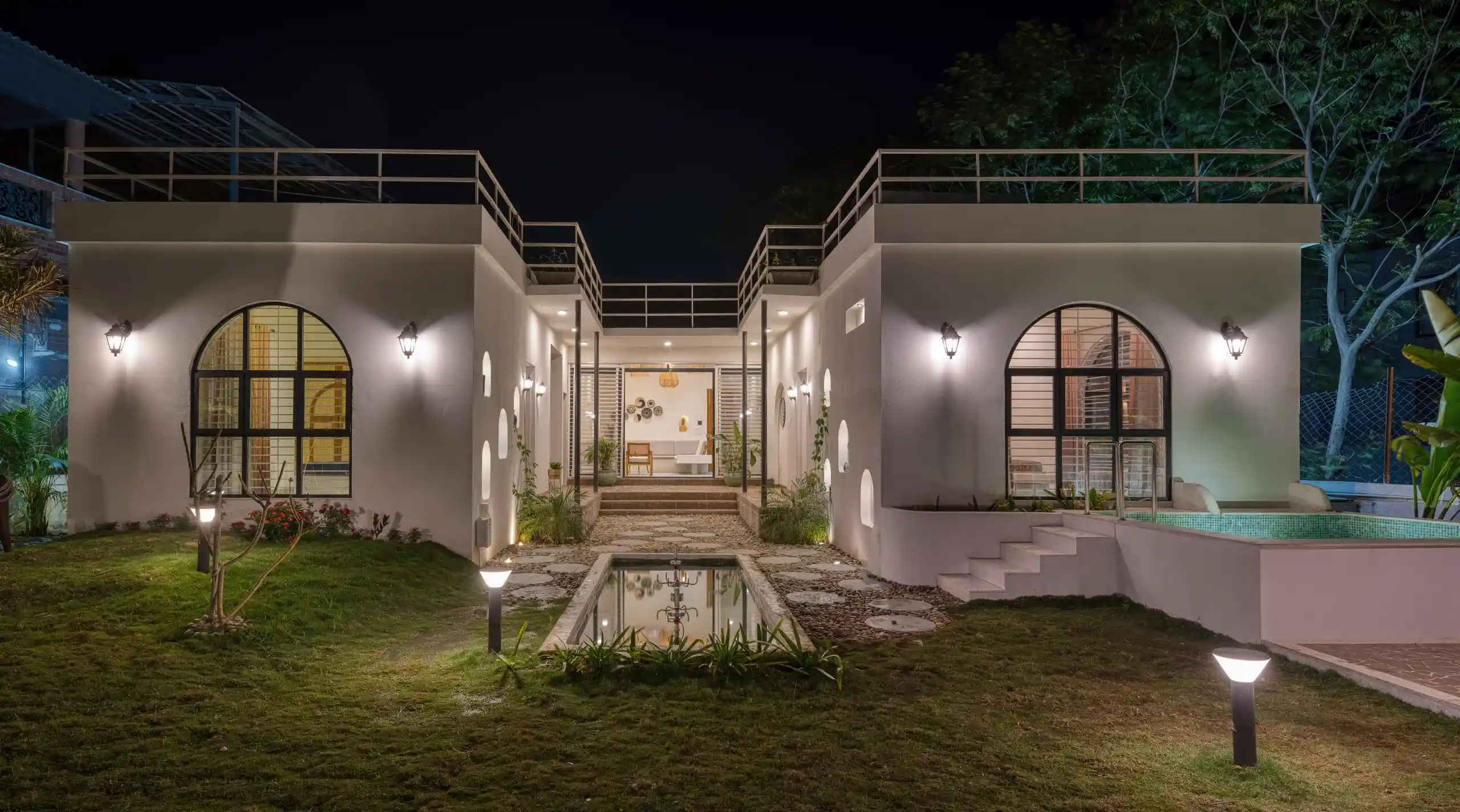 Resort architecture with layered roof planes